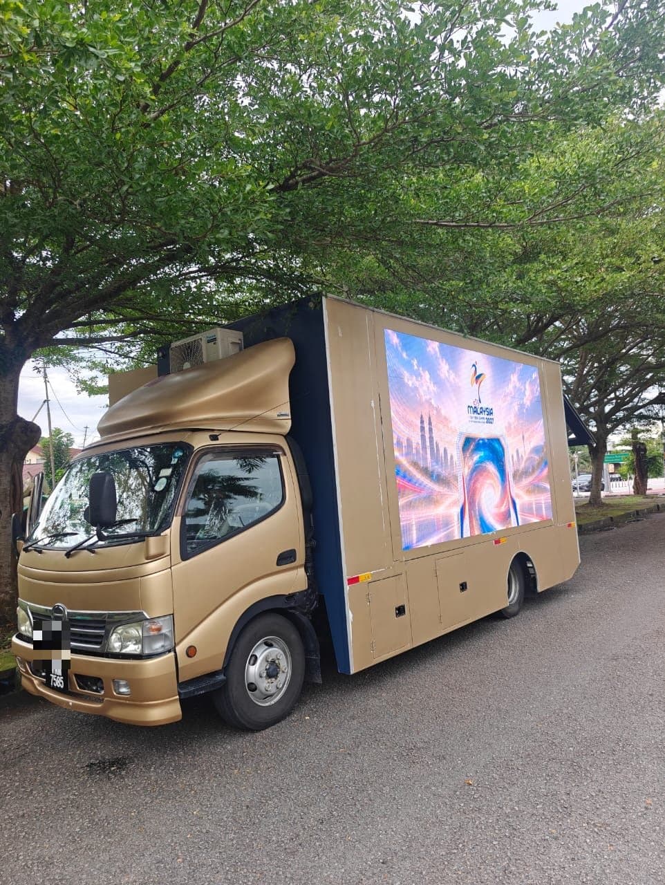 17-ft LED truck
